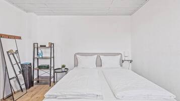 1 dormitorio, escritorio, tabla de planchar con plancha y wifi gratis