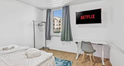 5 min center | Compact · Desk & Kitchen