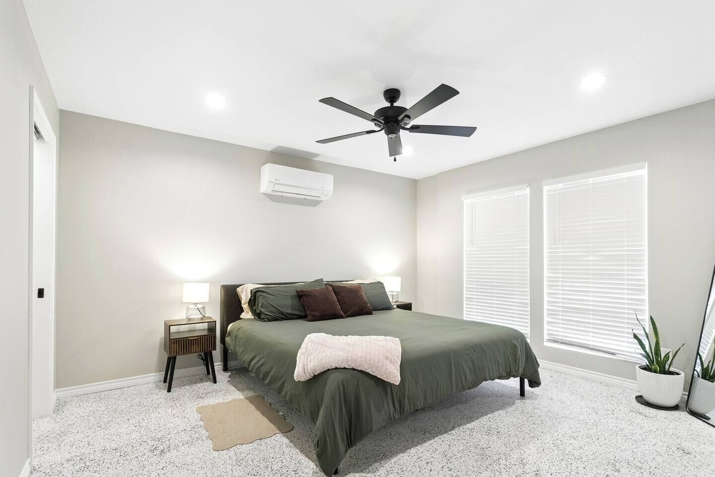 WiFi, bed sheets