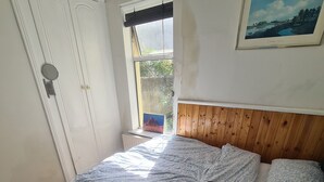 1 chambre, bureau, fer et planche à repasser, Wi-Fi