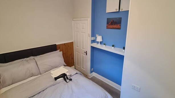 1 chambre, bureau, fer et planche à repasser, Wi-Fi