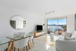 Living area - Watersong Tranquil Harbourfront and Island Panorama (Birchgrove)