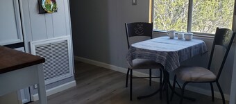 Cozy 2-bedroom mobile home with AC in marvelous Seligman