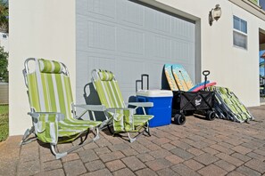 Outdoor seating with a cooler and beach chairs. - Sleeps 10 l 3 Min to Beach l Pool l Game Room l Wireless Internet l Pompano Joes (Miramar Beach)