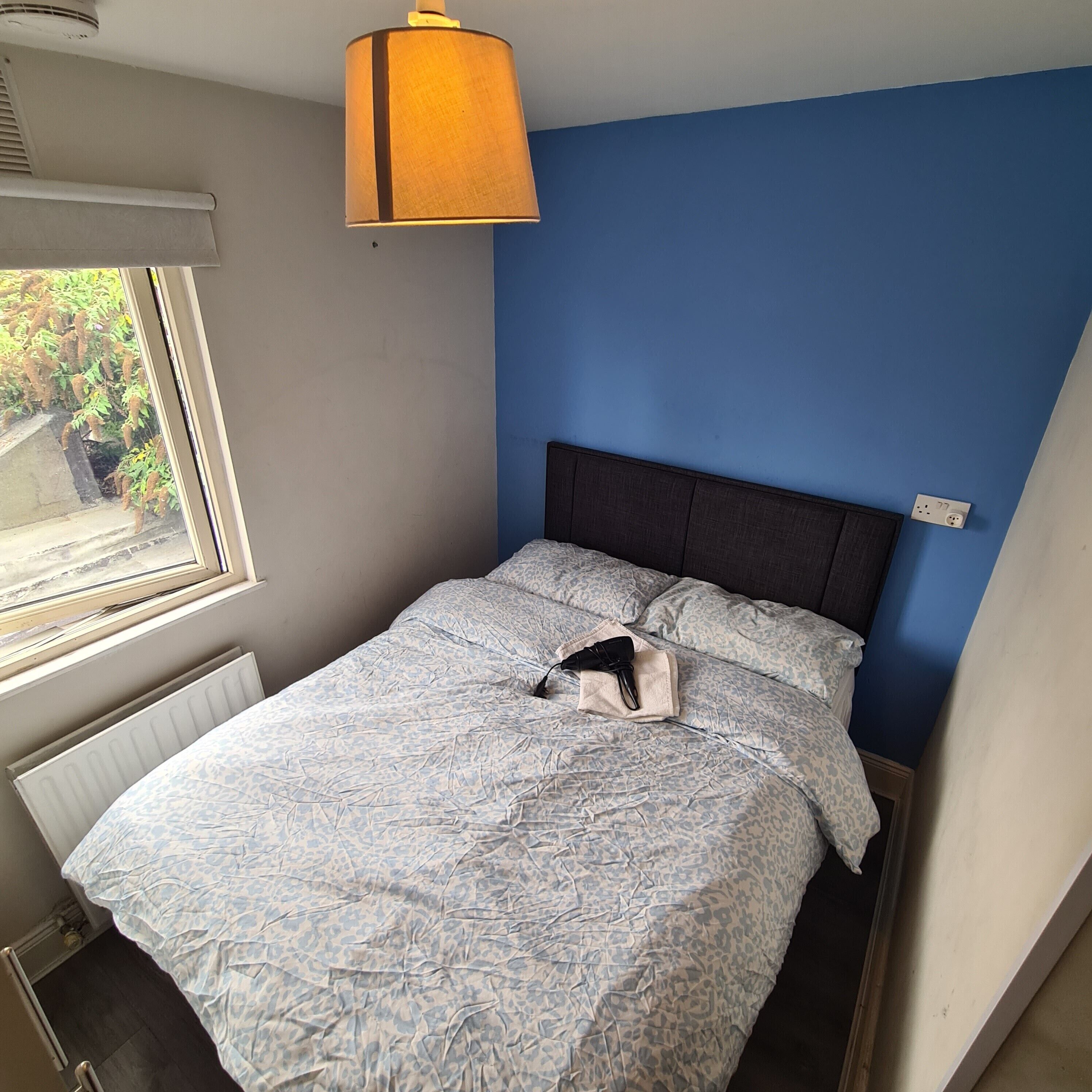 1 chambre, bureau, fer et planche à repasser, Wi-Fi