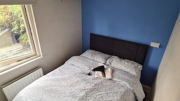 1 chambre, bureau, fer et planche à repasser, Wi-Fi