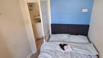 1 chambre, bureau, fer et planche à repasser, Wi-Fi
