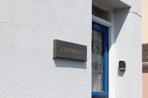 A building facade with a sign reading 'FERRIWAIIS' mounted on a textured wall. - Quayside retreat with stunning estuary views (Appledore)