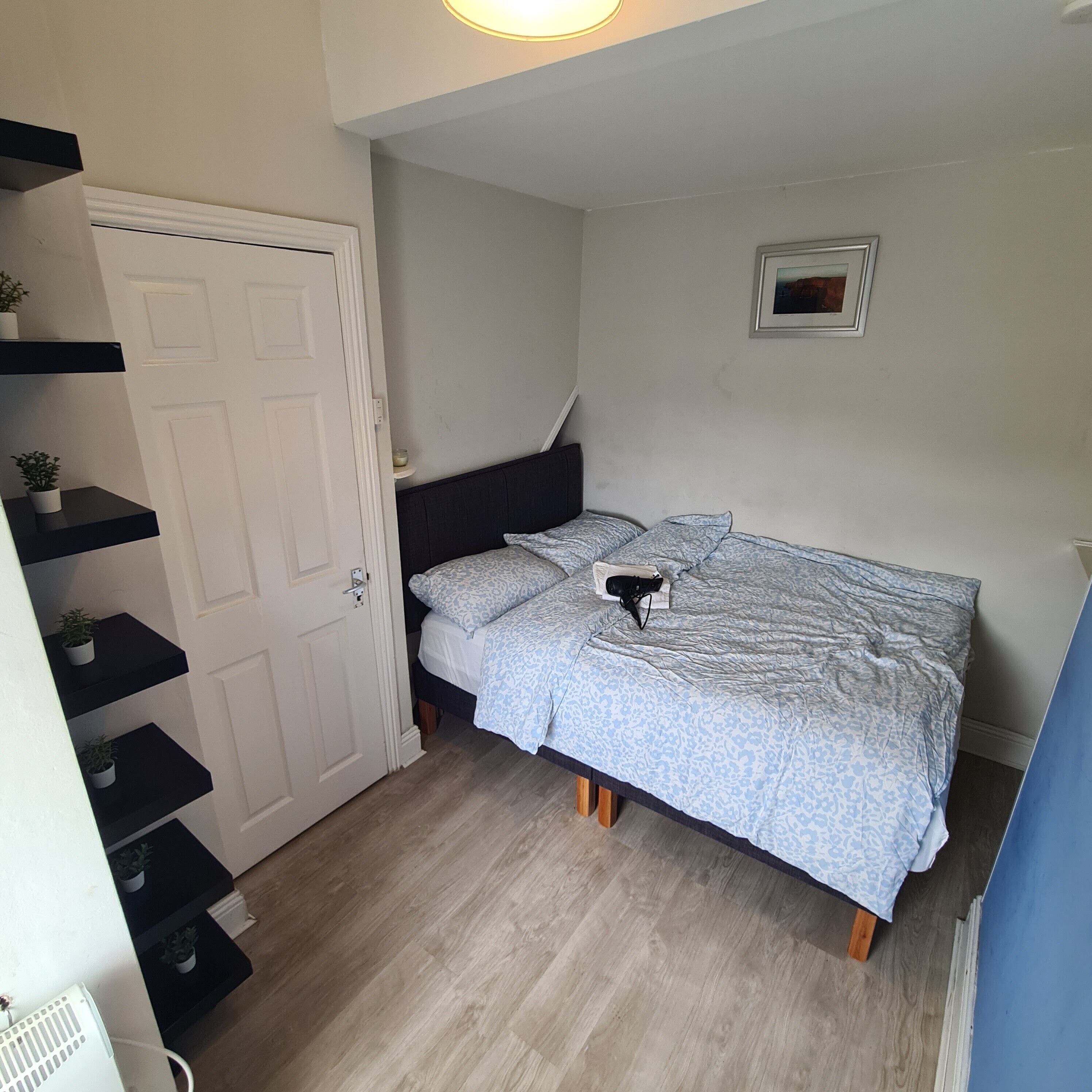 1 chambre, bureau, fer et planche à repasser, Wi-Fi