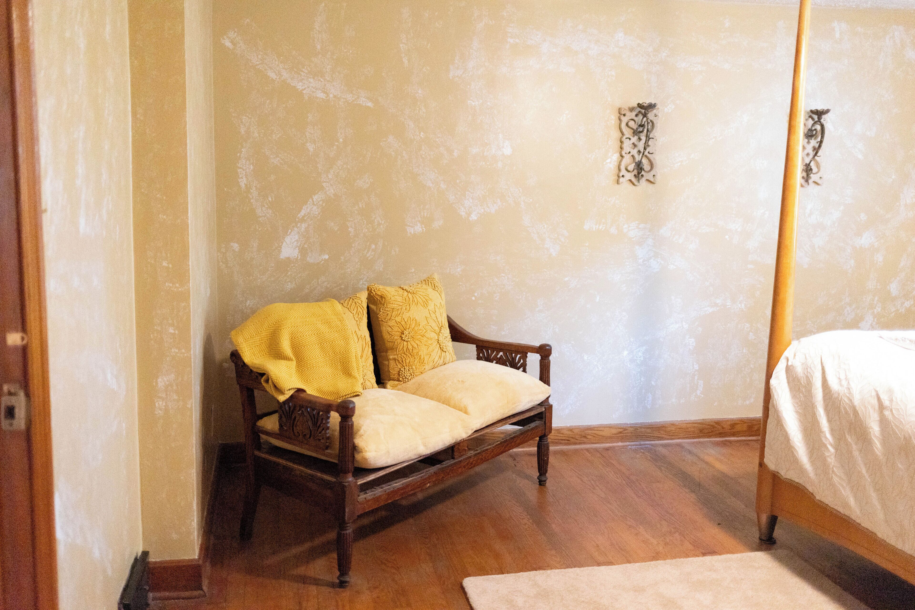 4 bedrooms, desk, iron/ironing board, WiFi (free)