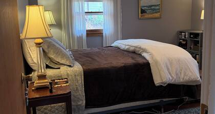 Cozy 2-bedroom cabin in welcoming Holland with AC comfort at Mishnoah Retreat
