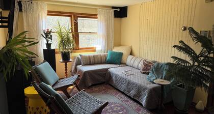 Cozy 2-bedroom cabin in welcoming Holland with AC comfort at Mishnoah Retreat