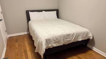 4 Schlafzimmer, Schreibtisch, Bügeleisen/Bügelbrett, WLAN
