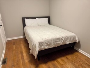4 bedrooms, desk, iron/ironing board, WiFi