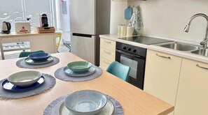 Fridge, oven, stovetop, electric kettle - Otranto, downtown: ground-floor house with 4 beds (2 bedrooms) and 2 new bathrooms (OTRANTO)
