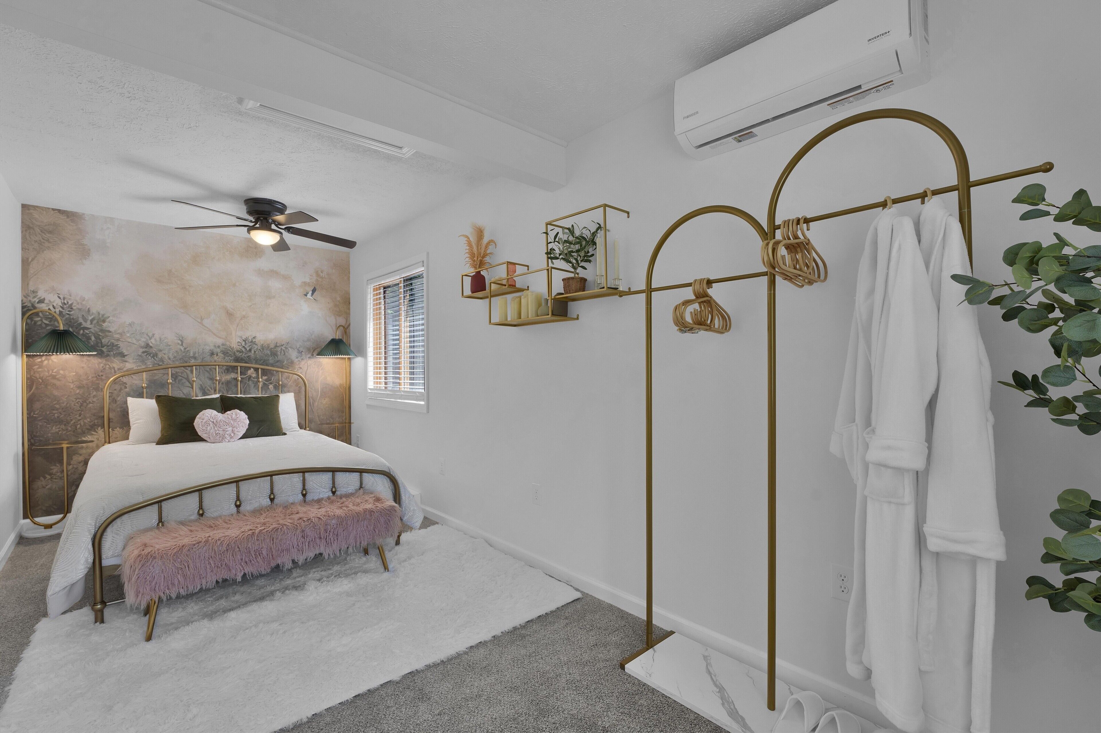 2 bedrooms, iron/ironing board, internet, bed sheets