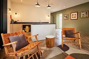 House - Stylish Barn Conversion Woodland Views Angus (Kirriemuir)