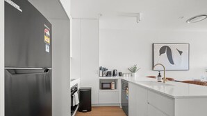 Fridge, microwave, oven, stovetop - Brand-New Premium Retreat|Pool &Gym| Parking|Train (Mitchelton)