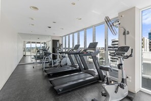A gym with treadmills, stationary bikes, and a rowing machine. - The Valley Great Value| Sofa Bed |Parking|Pool&Gym (Fortitude Valley)