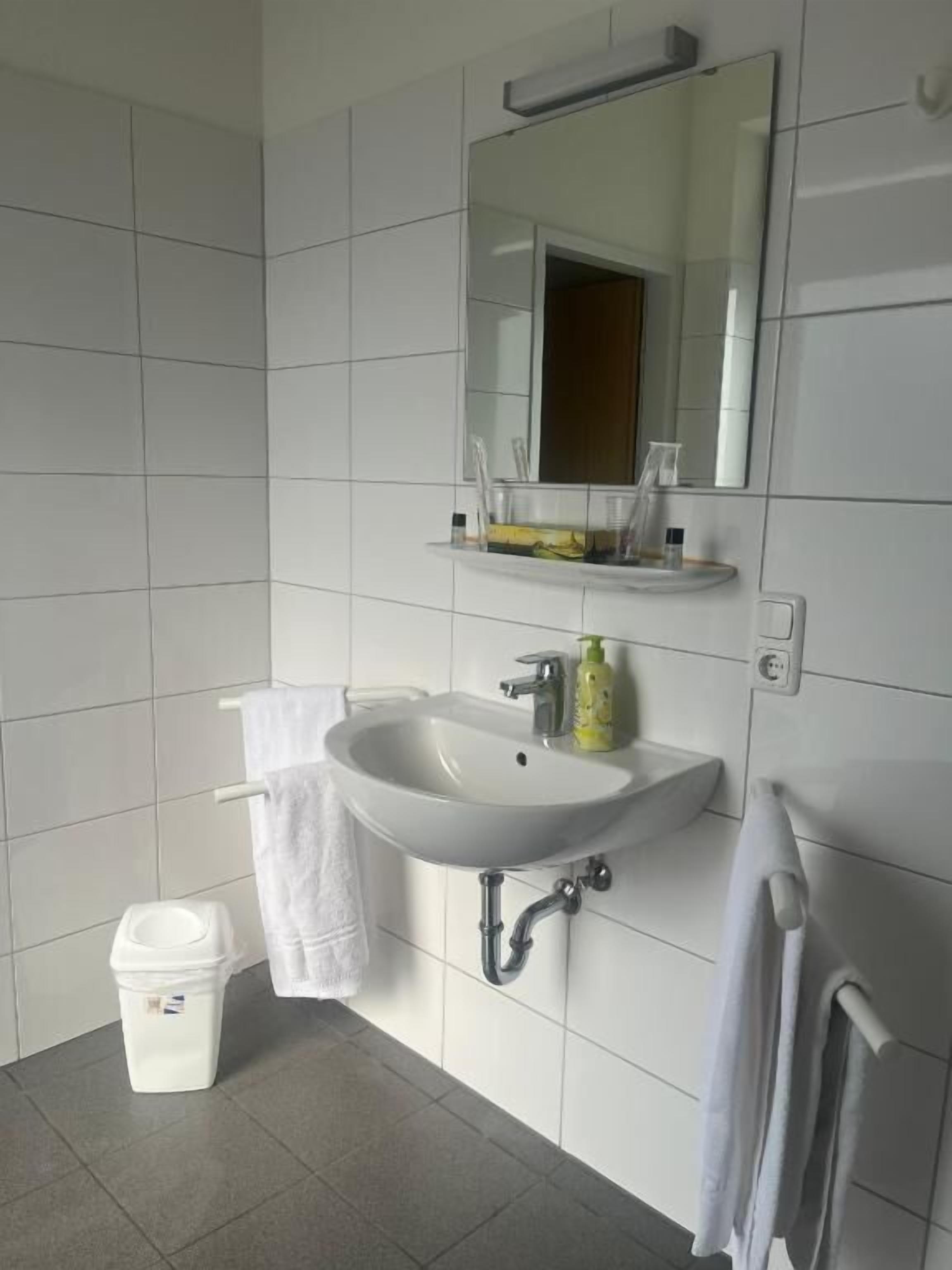 Quarto casal | Banheiro | Produtos de toalete grátis, secador de cabelo (mediante solicitação)