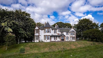 House | 5 bedrooms, Internet
