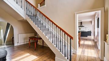 House | 5 bedrooms, Internet