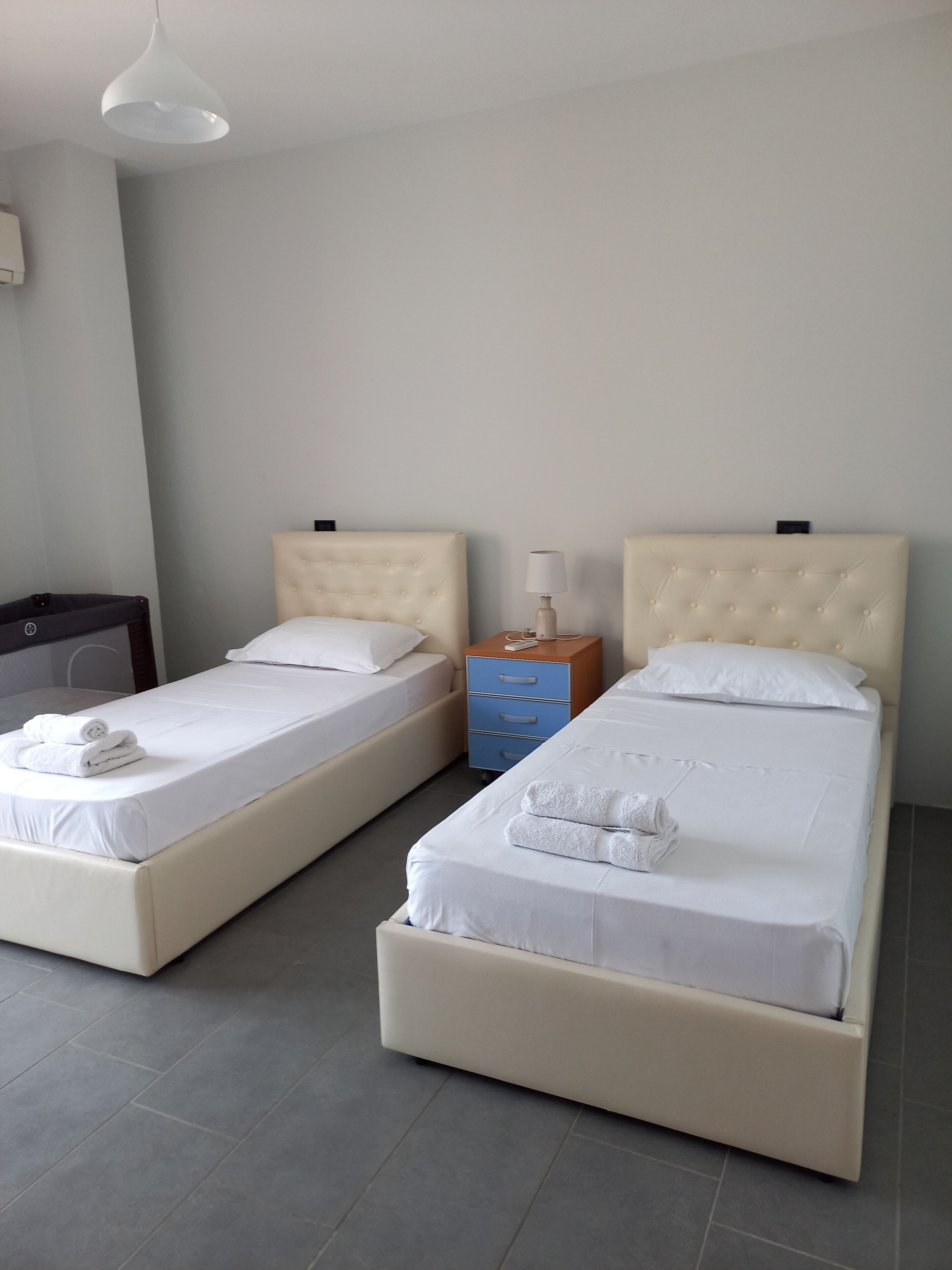 Cortinas opacas y wifi gratis