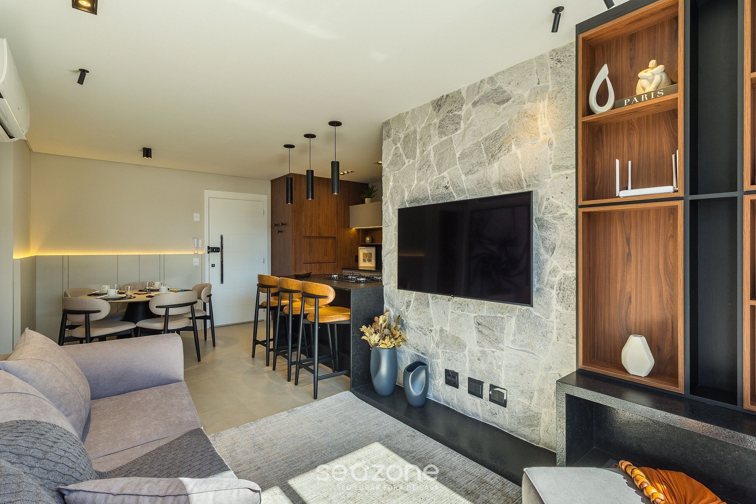 Apartamento básico | Área de estar | TV 40 polegadas com canais digitais