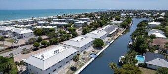Sanibel Arms C1 | Renovated Residence | Steps to Beach | Boat Dock