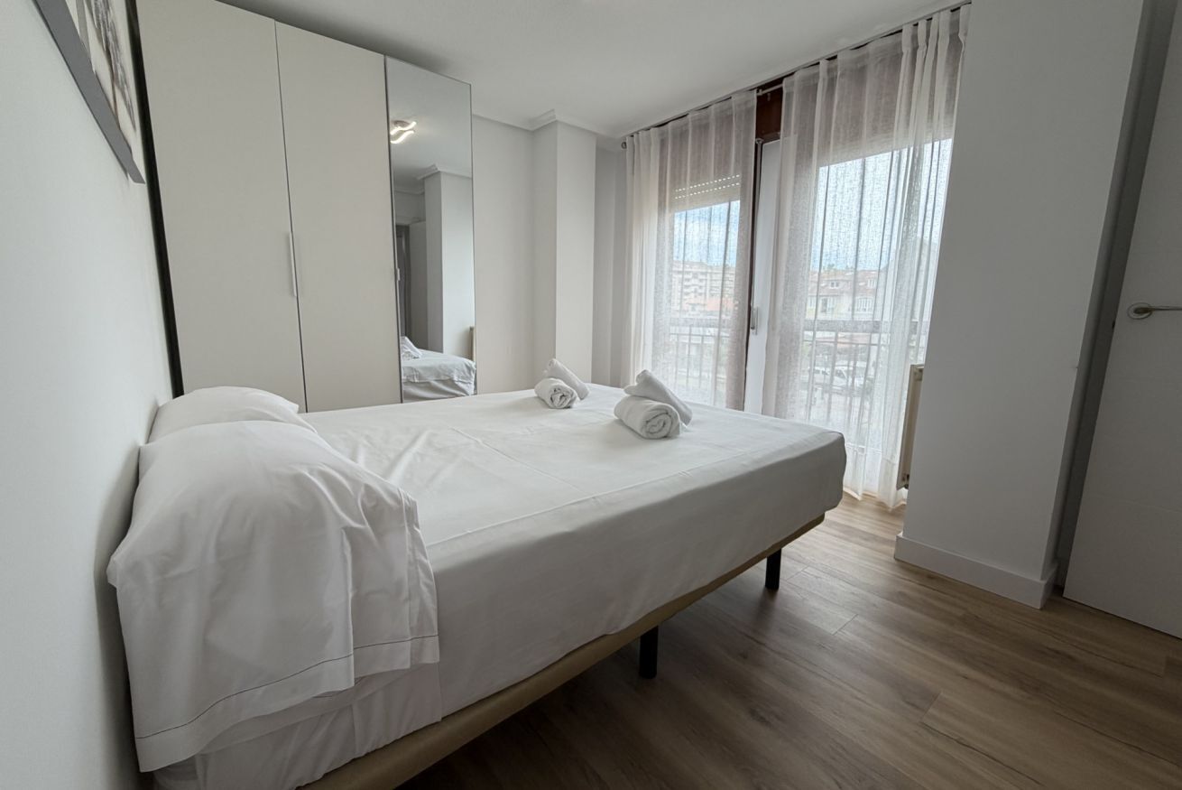 Iron/ironing board, travel crib