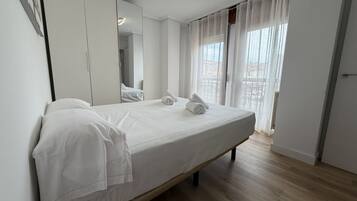 Iron/ironing board, travel crib