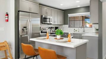 Coffee/tea maker, fridge, microwave, oven