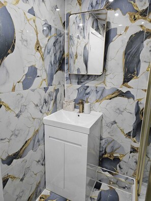 Bathroom - Relaxing West London Stay in Hayes with Fast Links to Central London & Heathrow (Hayes)