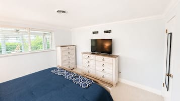 2 bedrooms, internet, bed sheets