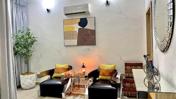 Departamento económico, balcón, vista a la ciudad | Interior