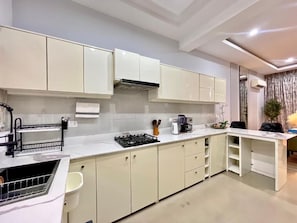 Deluxe-Apartment, Balkon, Stadtblick | Eigene Küche