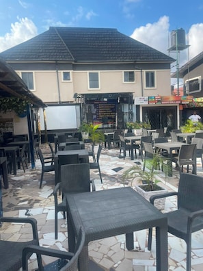 Khu ẩm thực ngoài trời