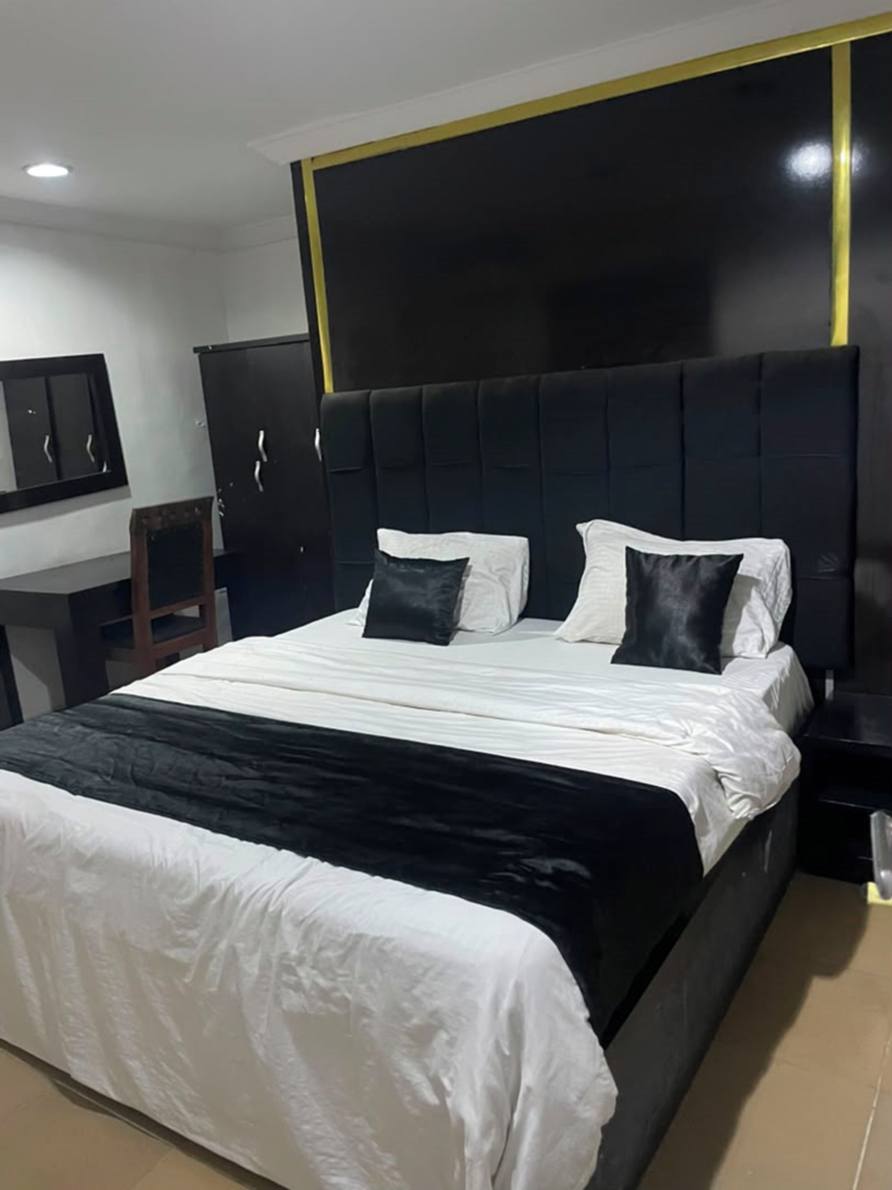 Executive Room | Blackout drapes, soundproofing