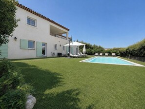 Pool - Luxury 4-Bedroom Villa in Saint-Tropez with Panoramic Sea Views (Saint-Tropez)