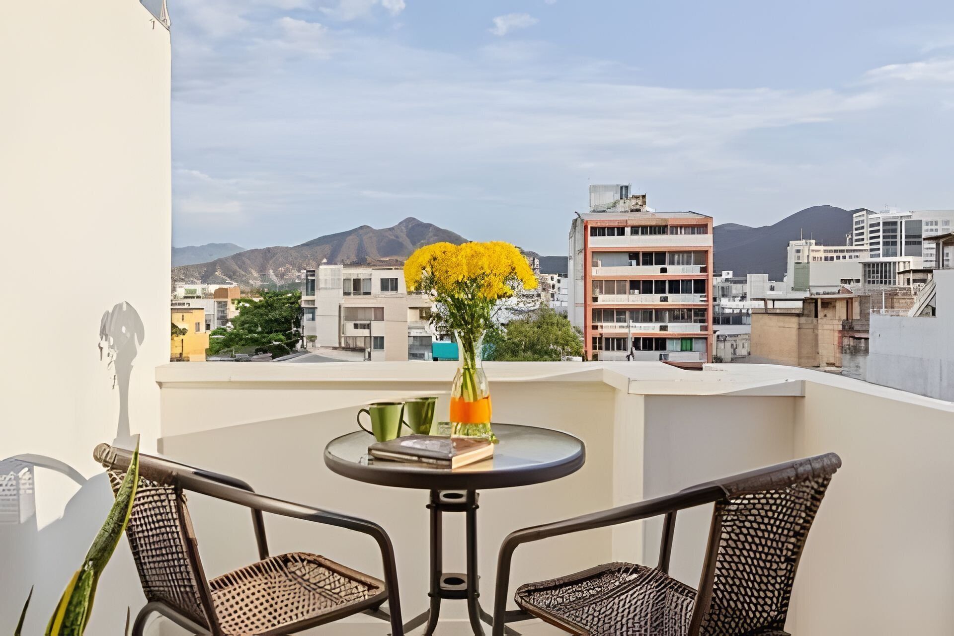 Basic Apartment | Outdoor dining