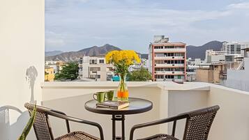 Basic Apartment | Outdoor dining