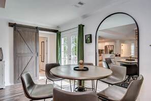 4 bedrooms - Augusta Luxe Retreat Minutes to Masters Private Backyard (Augusta)