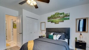 4 bedrooms - Augusta Luxe Retreat Minutes to Masters Private Backyard (Augusta)