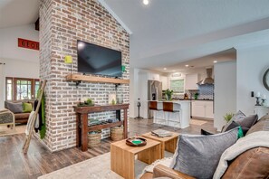 4 bedrooms - Augusta Luxe Retreat Minutes to Masters Private Backyard (Augusta)