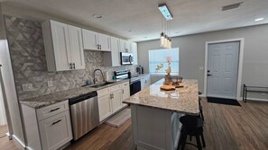 House | 4 bedrooms - 4BR Port Tampa Retreat Fenced Yard Patio (Tampa)