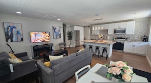House | 4 bedrooms - 4BR Port Tampa Retreat Fenced Yard Patio (Tampa)
