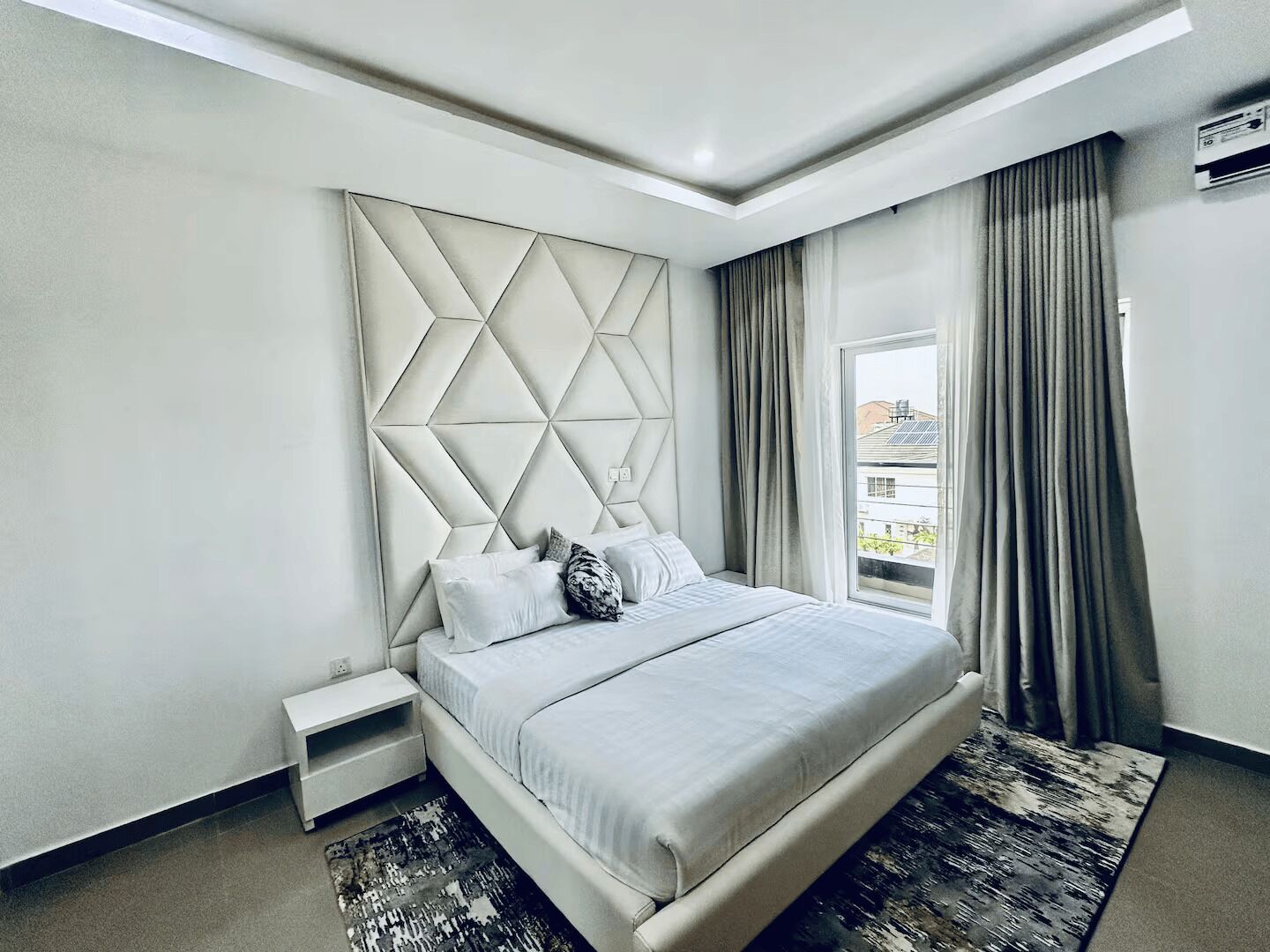 5 Schlafzimmer, Schreibtisch, Bügeleisen/Bügelbrett, kostenloses WLAN