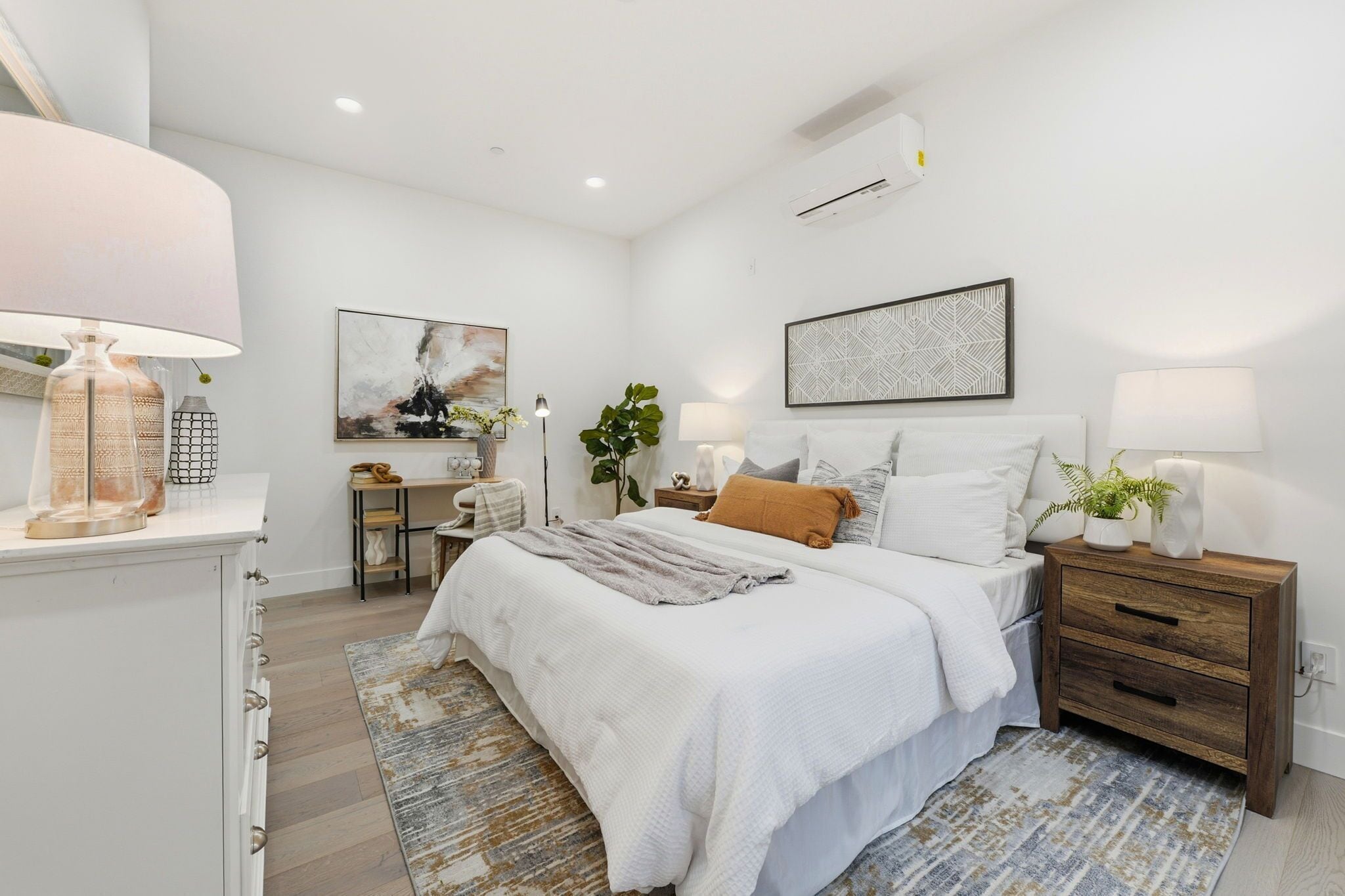 2 bedrooms, WiFi (free), bed sheets