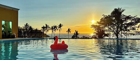 Comfort Condo, Balcony, Sea View | Pool