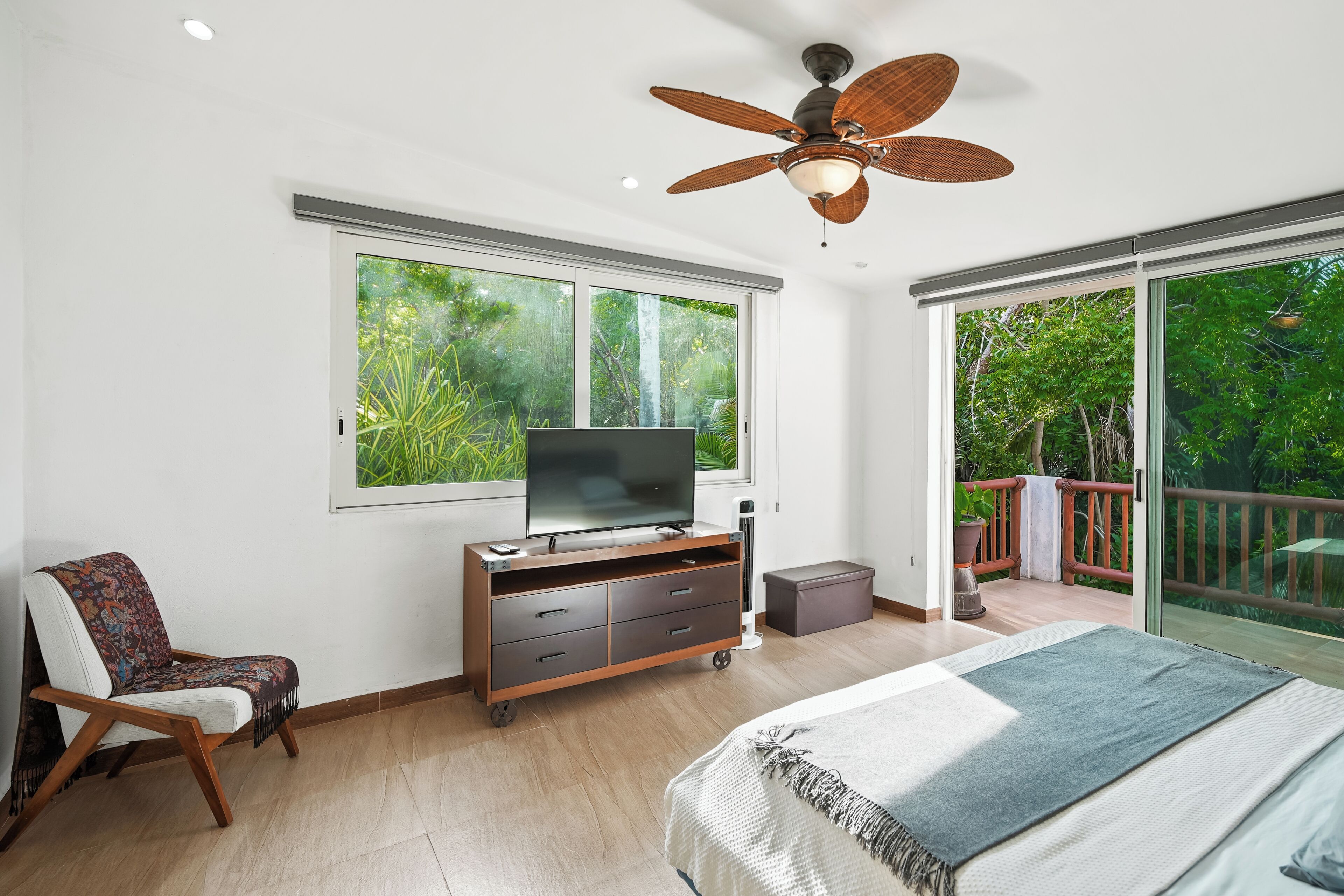 Comfort appartement, balkon, uitzicht op zee | Een strijkplank/strijkijzer, gratis wifi